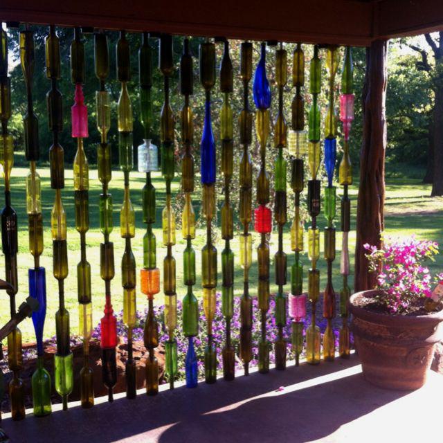 Pared con botellas de vino Pared con botellas de vino